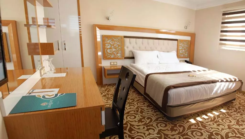 هتل دموسان سیتی